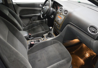 Подержанный автомобиль Ford Focus Sedan 2008 года (12 фото)