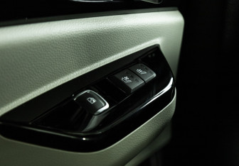 Подержанный автомобиль Kia Carnival 2022 года (31 фото)