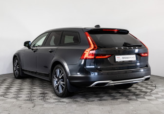 Подержанный автомобиль Volvo V90 Cross Country 2019 года (7 фото)