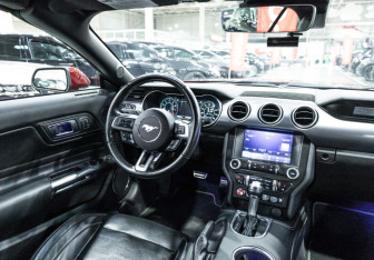 Подержанный автомобиль Ford Mustang Convertible 2019 года (25 фото)