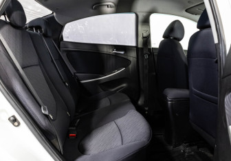 Подержанный автомобиль Hyundai Solaris Sedan 2012 года (16 фото)