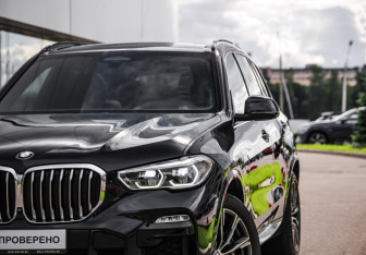 Подержанный автомобиль BMW X5 2020 года (2 фото)