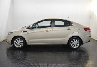 Подержанный автомобиль Kia Rio Sedan 2015 года (8 фото)