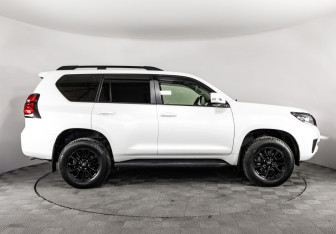 Подержанный автомобиль Toyota Land Cruiser Prado 2021 года (6 фото)