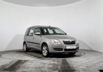 Подержанный автомобиль Skoda Roomster 2008 года (3 фото)