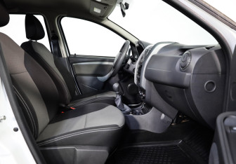 Подержанный автомобиль Renault Duster 2017 года (18 фото)