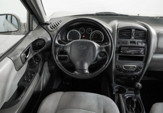 Подержанный автомобиль Hyundai Santa Fe 2007 года (11 фото)