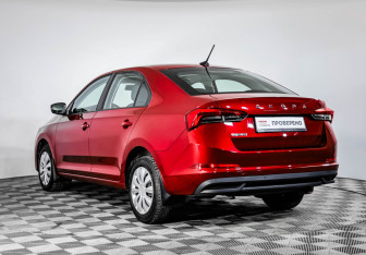 Подержанный автомобиль Skoda Rapid Liftback 2021 года (7 фото)