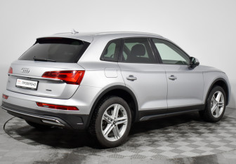 Подержанный автомобиль Audi Q5 2021 года (5 фото)