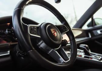 Подержанный автомобиль Porsche Panamera Wagon 2019 года (30 фото)