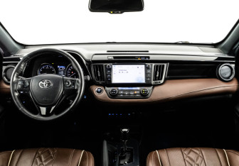 Подержанный автомобиль Toyota RAV4 2019 года (10 фото)