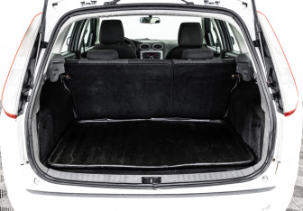 Подержанный автомобиль Ford Focus Wagon 2010 года (15 фото)
