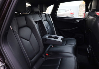 Подержанный автомобиль Porsche Macan 2023 года (14 фото)