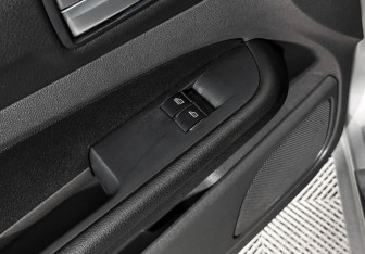 Подержанный автомобиль Ford Focus Sedan 2006 года (10 фото)