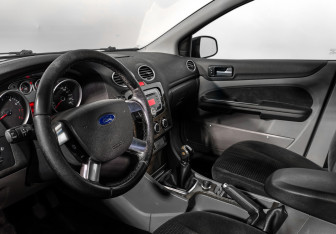 Подержанный автомобиль Ford Focus Sedan 2008 года (9 фото)