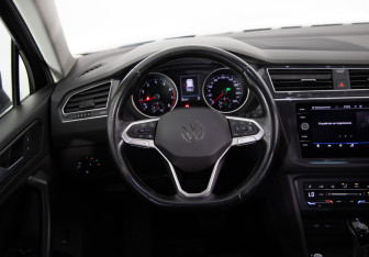 Подержанный автомобиль Volkswagen Tiguan 2021 года (10 фото)