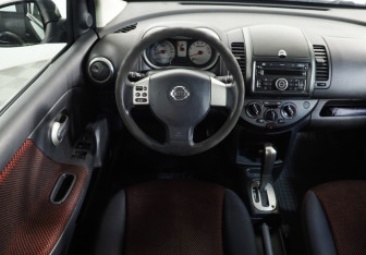 Подержанный автомобиль Nissan Note 2008 года (10 фото)