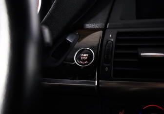 Подержанный автомобиль BMW X6 2014 года (19 фото)
