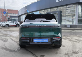 Подержанный автомобиль Voyah Free 2023 года (5 фото)