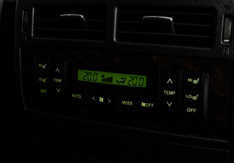Подержанный автомобиль Toyota Land Cruiser Suv 2012 года (28 фото)