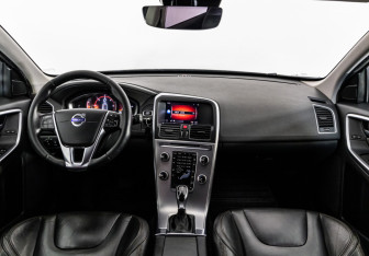 Подержанный автомобиль Volvo XC60 2017 года (10 фото)