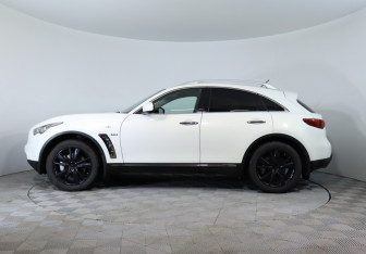 Подержанный автомобиль Infiniti QX70 2013 года (9 фото)
