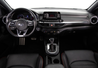 Подержанный автомобиль Kia K3 Hatchback 2021 года (9 фото)