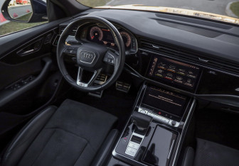 Подержанный автомобиль Audi Q8 2019 года (9 фото)