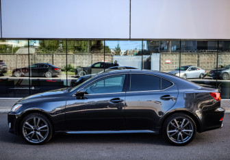 Подержанный автомобиль Lexus IS Sedan 2008 года (8 фото)