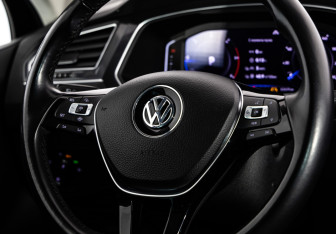 Подержанный автомобиль Volkswagen Tiguan 2019 года (12 фото)