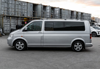 Подержанный автомобиль Volkswagen Transporter Minivan 2005 года (2 фото)