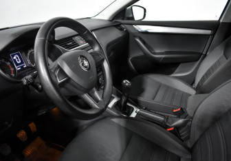 Подержанный автомобиль Skoda Octavia Liftback 2019 года (9 фото)