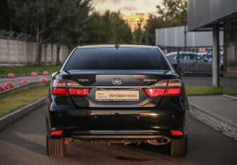 Подержанный автомобиль Toyota Camry Sedan 2016 года (7 фото)