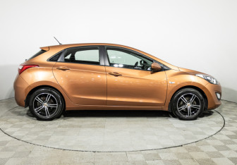 Подержанный автомобиль Hyundai i30 Hatchback 2015 года (4 фото)