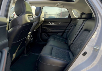 Подержанный автомобиль Changan UNI-K 2023 года (23 фото)