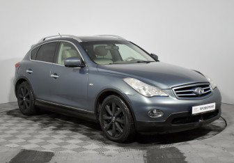 Подержанный автомобиль Infiniti EX 2008 года (3 фото)