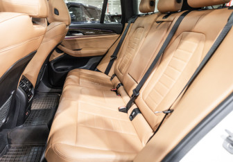 Подержанный автомобиль BMW X3 2020 года (16 фото)