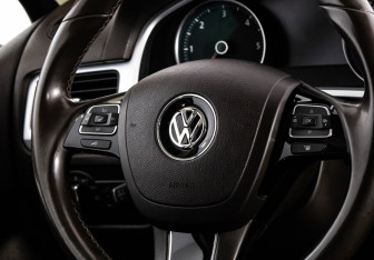 Подержанный автомобиль Volkswagen Touareg 2012 года (12 фото)