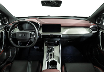 Подержанный автомобиль Geely Coolray 2023 года (13 фото)