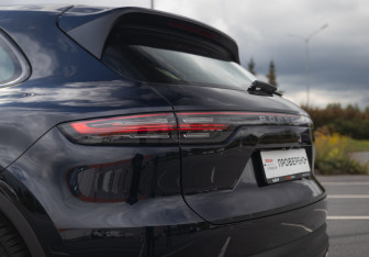 Подержанный автомобиль Porsche Cayenne 2018 года (14 фото)