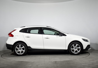 Подержанный автомобиль Volvo V40 Cross Country 2016 года (4 фото)