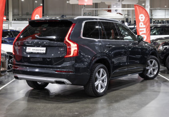 Подержанный автомобиль Volvo XC90 2021 года (7 фото)