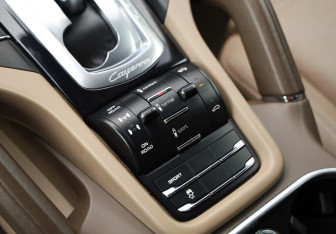 Подержанный автомобиль Porsche Cayenne 2013 года (17 фото)