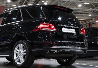 Подержанный автомобиль Mercedes-Benz GLE 2016 года (12 фото)