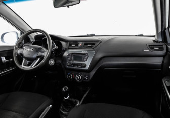 Подержанный автомобиль Kia Rio Sedan 2013 года (9 фото)