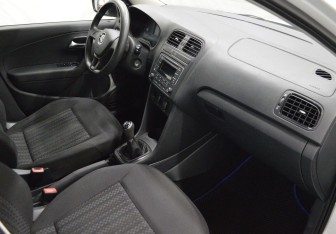 Подержанный автомобиль Volkswagen Polo Sedan 2015 года (12 фото)