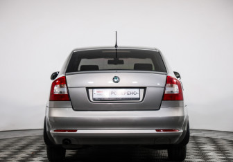 Подержанный автомобиль Skoda Octavia Liftback 2012 года (6 фото)