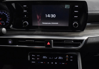 Подержанный автомобиль Kia K5 2021 года (15 фото)