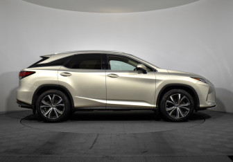 Подержанный автомобиль Lexus RX 2019 года (5 фото)