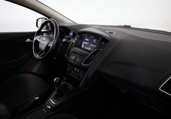 Подержанный автомобиль Ford Focus Wagon 2017 года (11 фото)